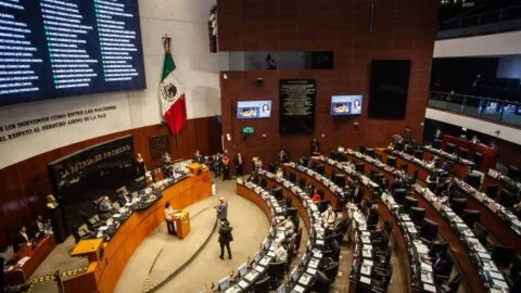 Senado aprueba reforma contra piratería y fraude; oposición advierte riesgo para memes