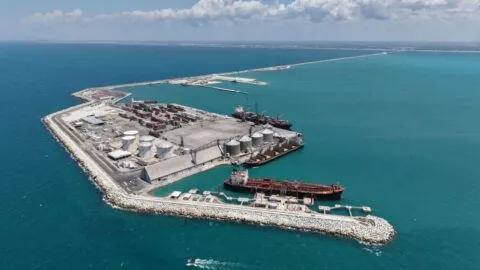 Nueva fuga de diésel alerta a pescadores de Progreso, Yucatán