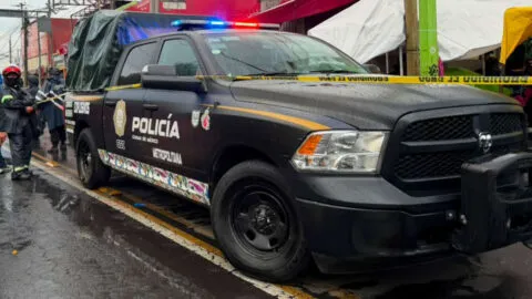 “Aquí vivo yo”: Graban a policías interviniendo para evitar presunto despojo en la CDMX