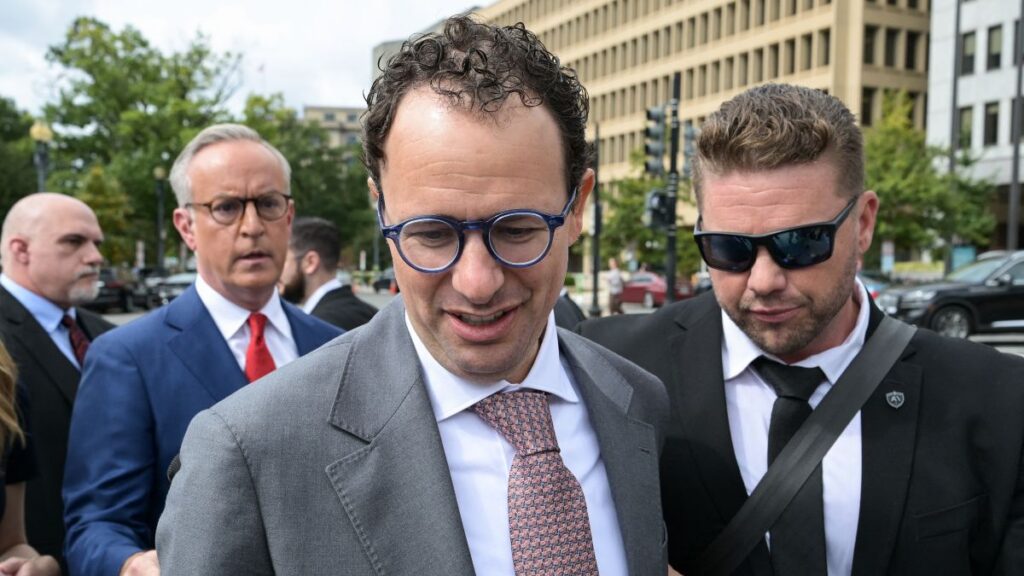 El director ejecutivo de Anthropic, Dario Amodei, llega a las inmediaciones de la Casa Blanca