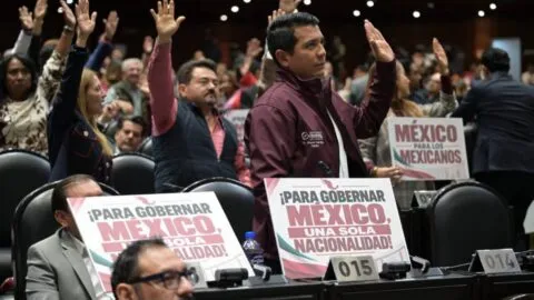 ¿Qué políticos mexicanos con doble nacionalidad podrían quedar fuera de futuras gubernaturas o la presidencia?