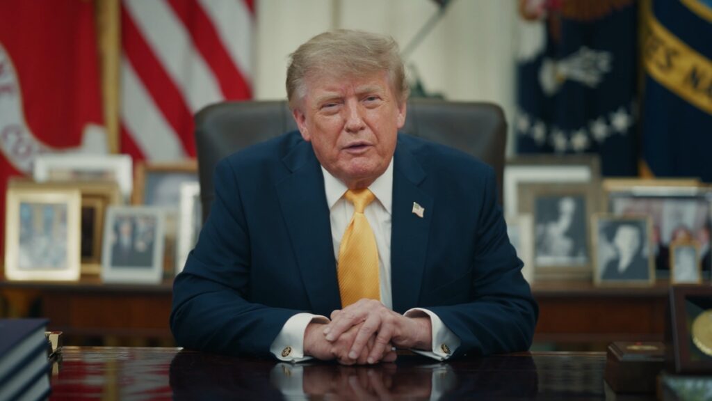 Donald Trump reembolsa dinero a ciudadanos