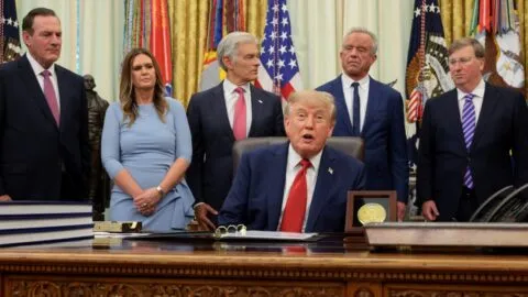 "¿Por qué debería darles acceso?": Donald Trump responde a demanda de CNN, Politico y MS NOW