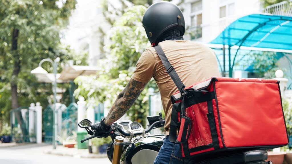 El acuerdo entre DoorDash y Nueva York contempla cambios en el cálculo y la supervisión de los pagos a repartidores