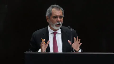SHCP defiende crecimiento y nivel de deuda de México; pero cuestionan huachicol fiscal