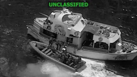 EE. UU. intercepta y hunde otra embarcación que, presuntamente, abastecía combustible a narcos ecuatorianos