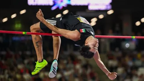 El mexicano Erick Portillo gana 3° lugar en el World Athletics Ultimate, así fue su salto de 2.26m: VIDEO