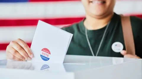 Elecciones 2026: costo de vida e inflación son la principal preocupación de los latinos en California y Texas
