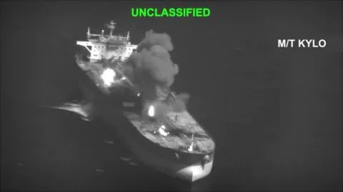 Estados Unidos destruye 3 petroleros de Irán tras ataques contra sus buques