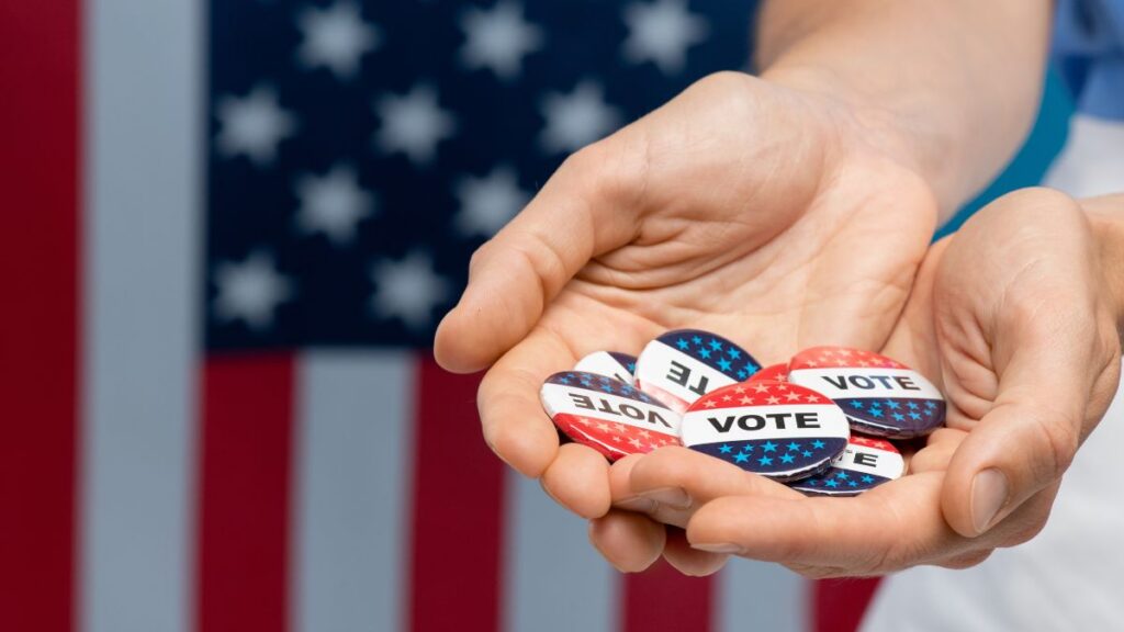 Hacerse pasar por ciudadano estadounidense para registrarse o votar puede tener consecuencias adicionales, incluso para una futura solicitud de inmigración o ciudadanía