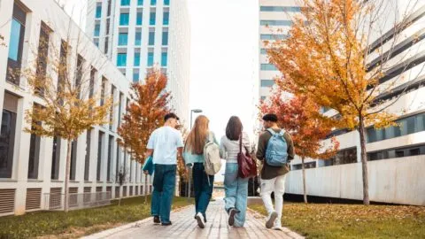 Florida cerrará sus universidades públicas a estudiantes indocumentados desde 2027