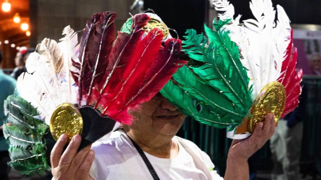 exhiben-a-alcalde-de-juan-c-bonilla-cargando-y-dando-nalgadas-a-una-mujer