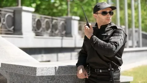 ¿Citas falsas para exponer a ICE? FBI alerta por una polémica táctica en Estados Unidos
