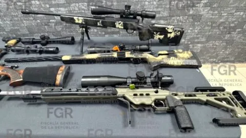 FGR asegura armas largas y detiene a mujer durante operativo en García, Nuevo León