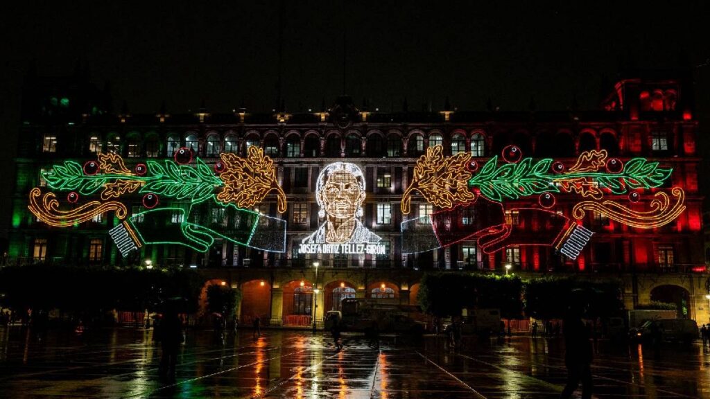 fiestas-patrias-2026-encienden-iluminacion-en-el-zocalo-cdmx-en-honor-a-las-mujeres
