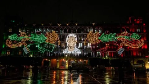 Fiestas Patrias 2026: encienden iluminación en el Zócalo CDMX en honor a las mujeres