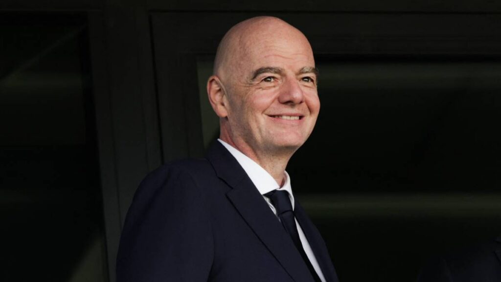 Si Infantino queda al frente de la FIFA sería su cuarto mandato.