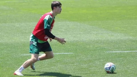 Hormiga González logra su primer doblete en Europa con Olympiacos