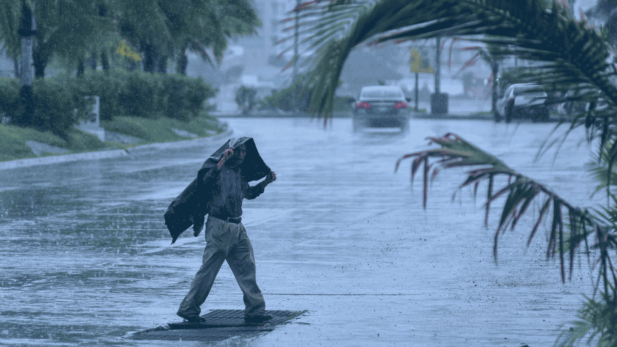 Huracán Rachel y frente frío abrirán octubre este jueves con lluvias en todo el país