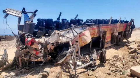 Al menos 25 muertos tras caer un autobús por un barranco en Cabo Verde