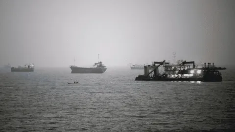 Irán culpa a EE. UU. tras ataque letal a buque mercante en el estrecho de Ormuz