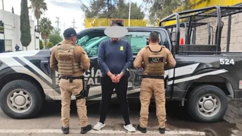 ¡No se salvó! Ladrón roba farmacia, devuelve botín y termina detenido en Durango