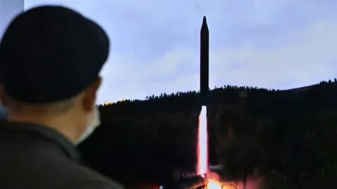 Corea del Norte lanza un proyectil sobre el mar de Japón; Corea del Sur monitorea