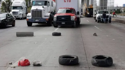 Intento de asalto en la México-Puebla; usan vehículo con torreta