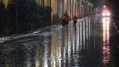 Lluvias afectan Tultitlán; suspenden Línea 2 del Mexibús e inundan hospital del ISSSTE