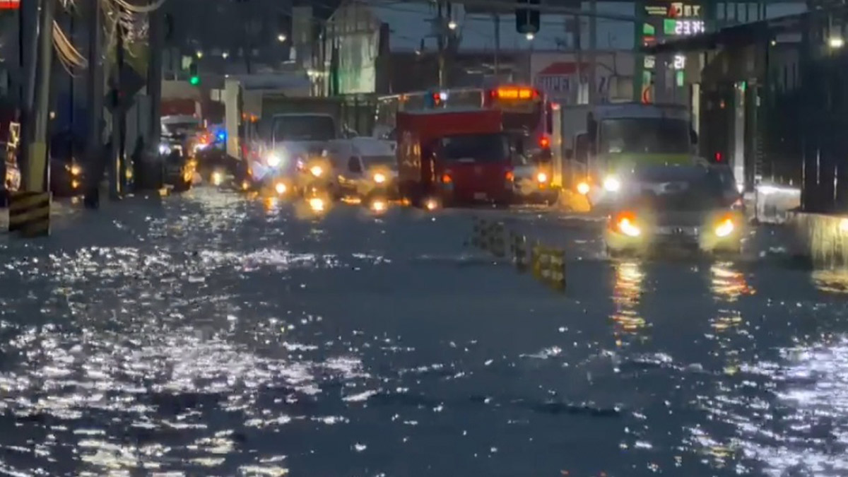Lluvias inundan Ecatepec y Tecámac; afectan la México-Pachuca