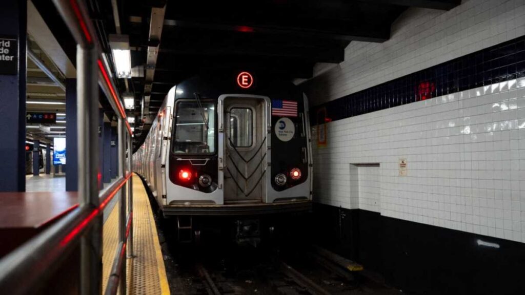 Dos jóvenes fueron arrollados por el metro en Manhattan