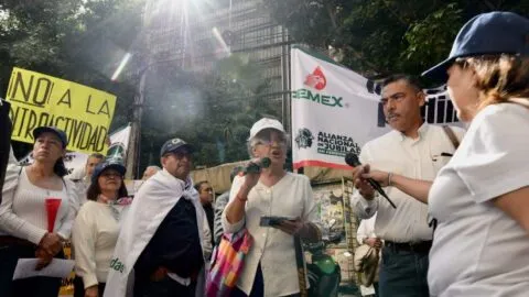 Jubilados de Pemex y colectivos paternales encabezan protestas en CDMX este miércoles 9 de septiembre