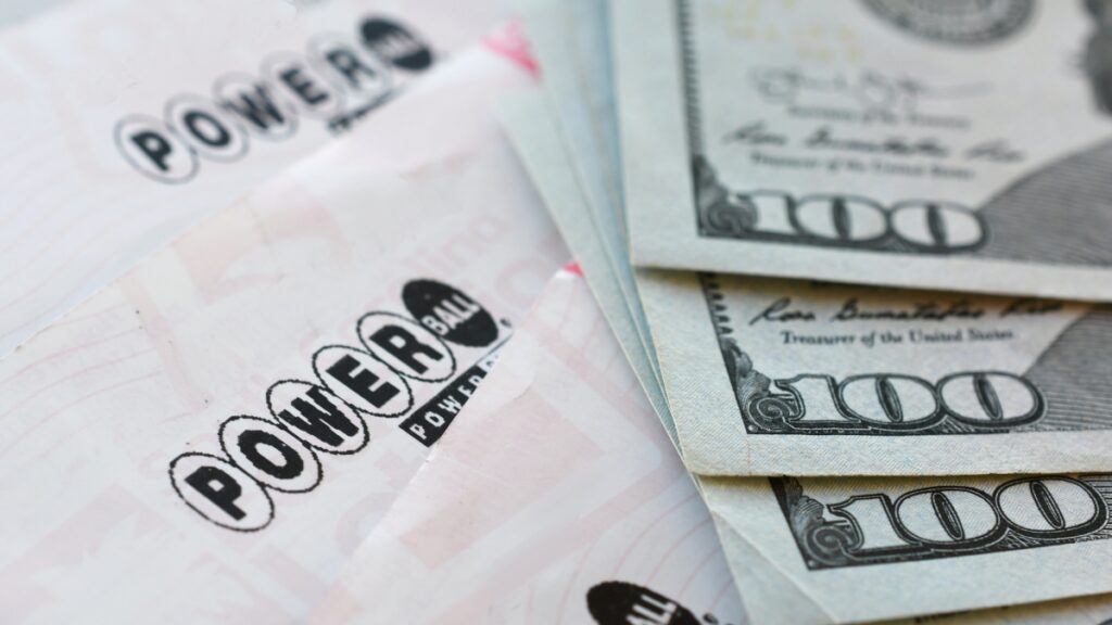 Las probabilidades de ganar el premio mayor es 1 de cada 292 millones 201 mil 338 probabilidades, según Powerball.