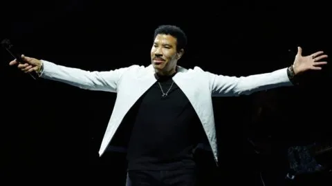 Lionel Richie vuelve a ser hospitalizado por problemas cardiacos y cancela conciertos