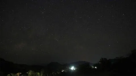 Qué era: extraña luz verde aparece en el cielo de Monterrey