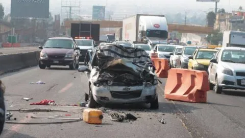 Mañana accidentada en Puebla: mujer muere en moto y auto vuelca en Cholula