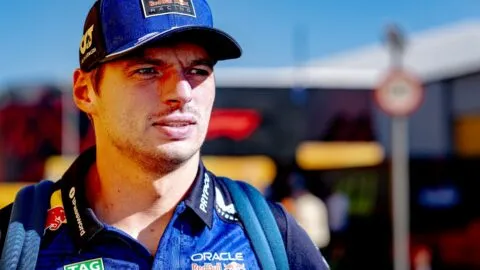 Max Verstappen vs 100 coches: el piloto de F1 gana la carrera kart en 35 minutos