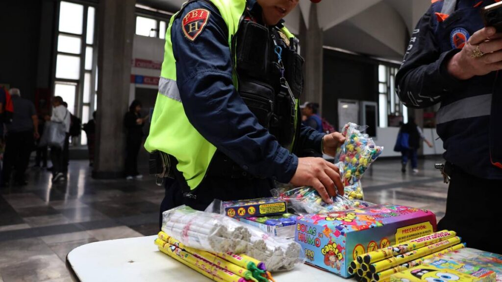 Metro CDMX asegura 439 kilos de pirotecnia.
