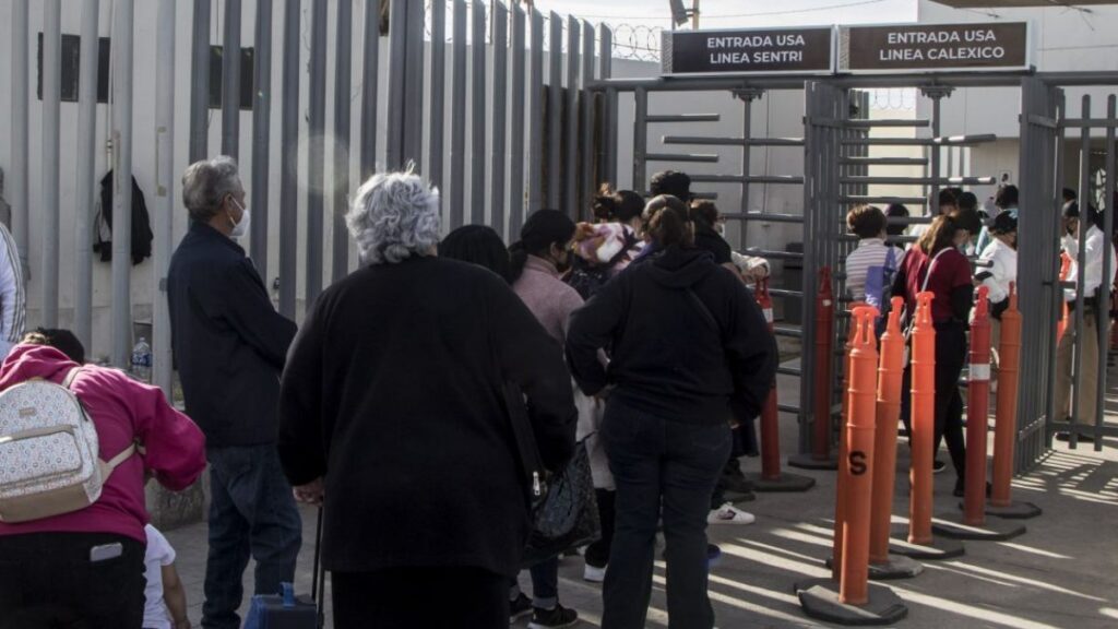 Algunos ciudadanos mexicanos pueden cruzar a Estados Unidos sin mostrar el pasaporte
