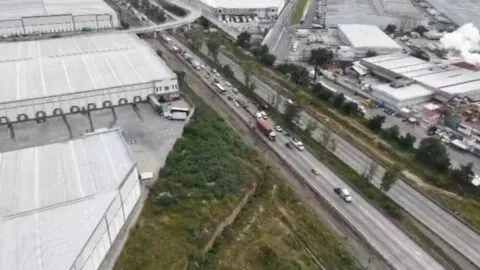 Se normaliza tránsito en la México-Querétaro tras volcadura de pipa de agua
