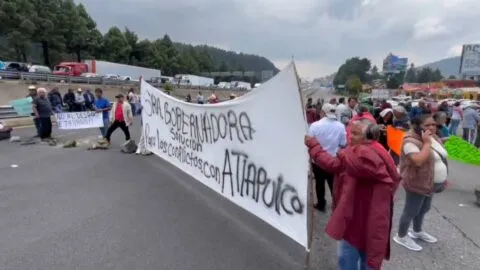 ¡Bloqueo total! Cierran la México-Toluca a la altura de La Marquesa