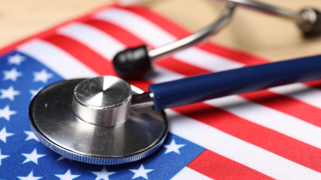 La administración de Trump revisará la elegibilidad de 419 mil inscripciones de Obamacare