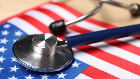 Obamacare bajo revisión de Trump: qué deben saber los latinos sobre su seguro médico