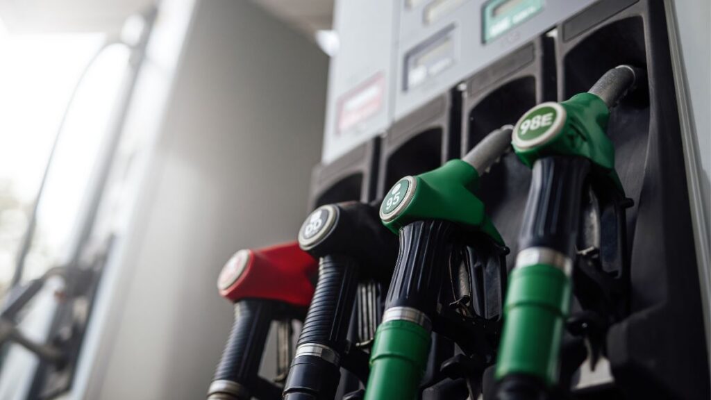 El Brent volvió a superar los 100 dólares por barril por primera vez desde julio