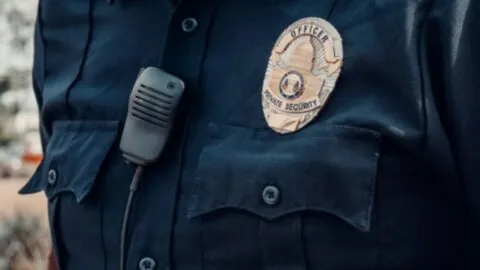 Se hacían pasar por policías: detienen a dos sujetos armados que recorrían calles de Sonora con uniformes