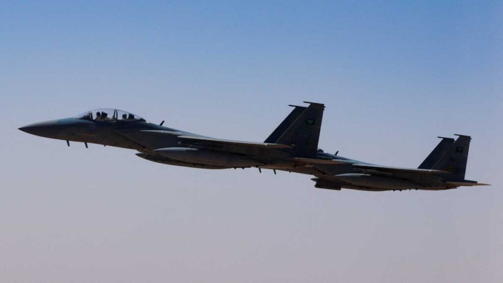 Pilotos se eyectan de un avión que se estrelló en Gales