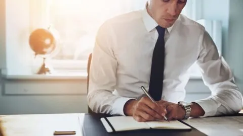 Proyecto de ley espera reducir las horas de la semana laboral en Estados Unidos sin recortar beneficios
