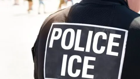Primer agente de ICE acusado por el Departamento de Justicia por los operativos migratorios mintió seis veces
