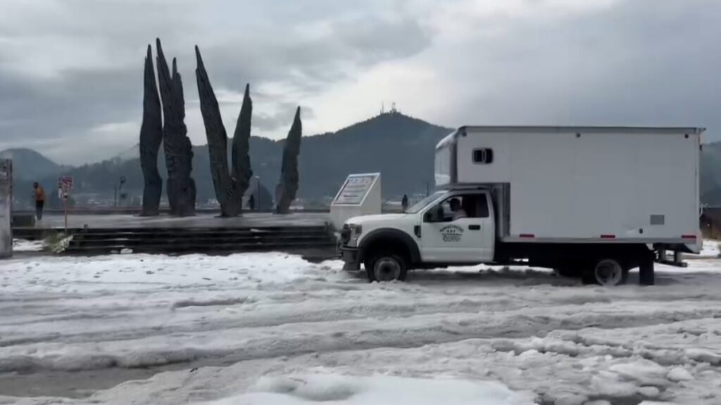 La Marquesa se pinta de blanco tras intensa granizada. Foto: Carlos Vera