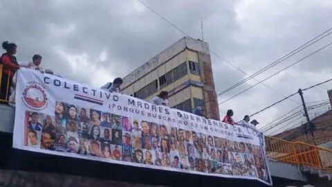 Roban lonas con rostros de más de 90 desaparecidos en León